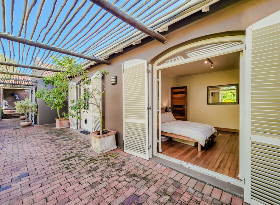 4 Bedroom Property for Sale in Oranjezicht Western Cape